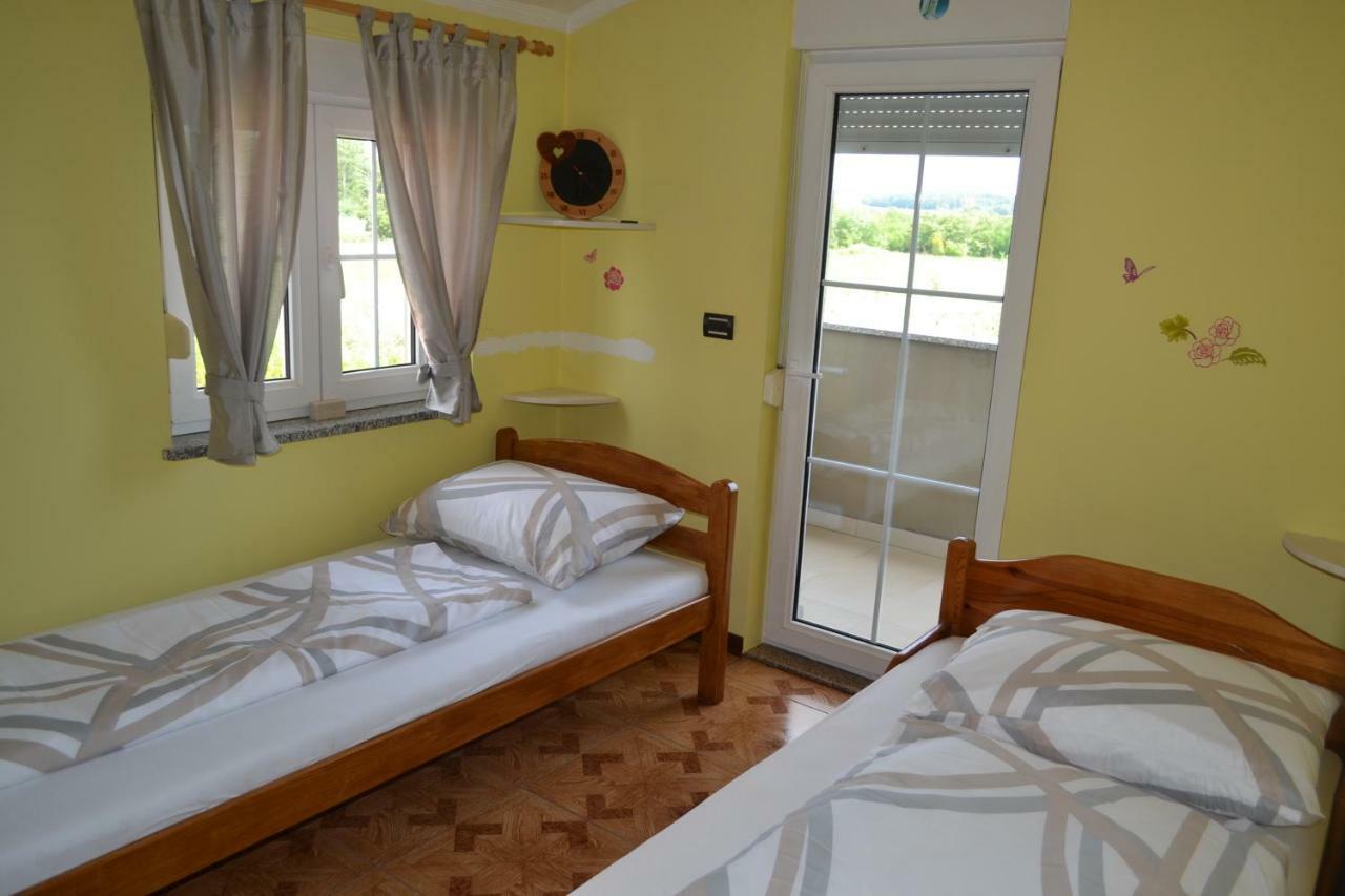 Apartman Ika Umag Bagian luar foto