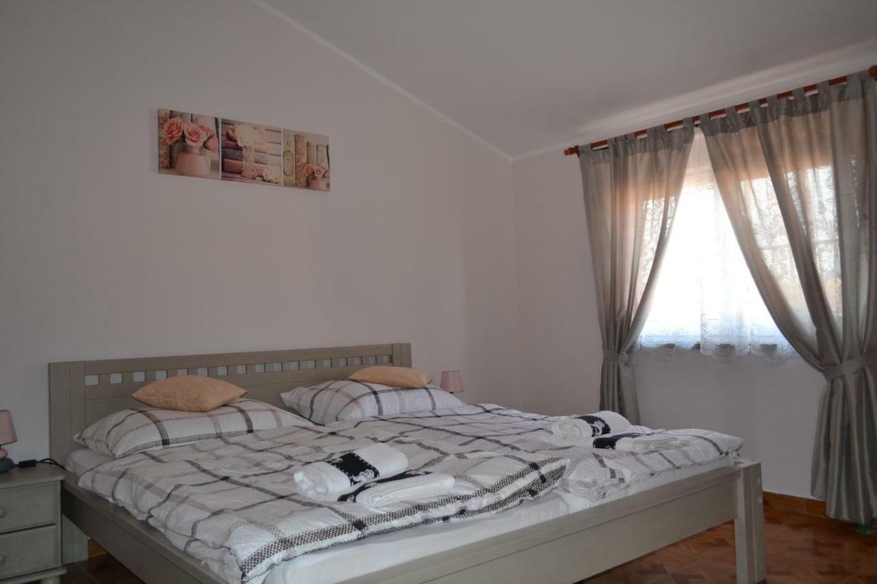 Apartman Ika Umag Bagian luar foto