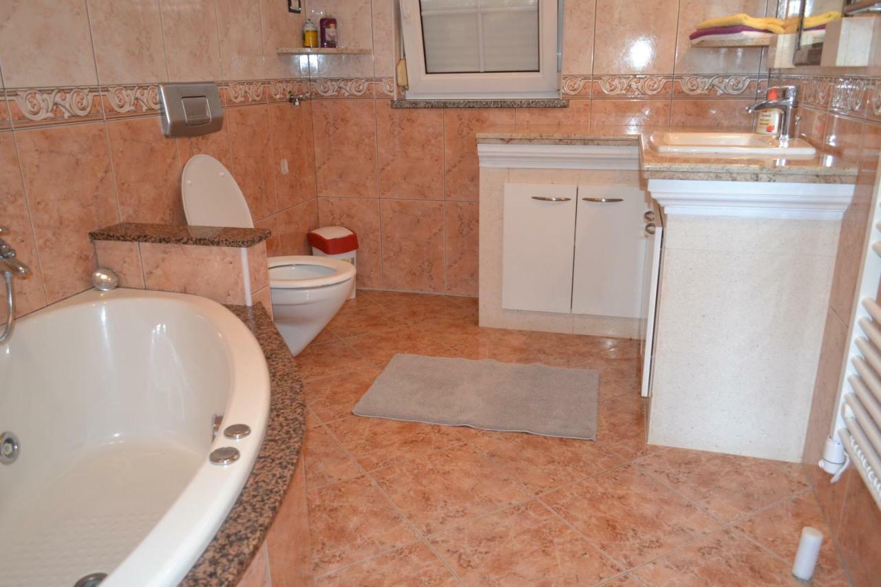 Apartman Ika Umag Bagian luar foto